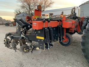 2019 Kuhn Krause Gladiator 1205M-830R Image