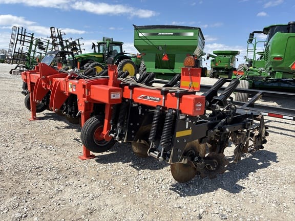 2019 Kuhn Krause Gladiator 1205M-830R Equipment Image0