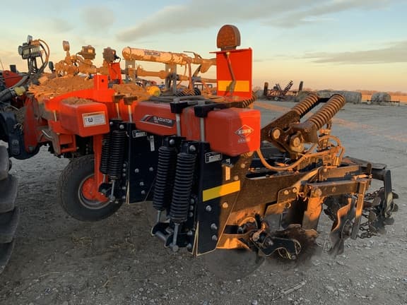 Image of Kuhn Krause Gladiator 1205M-830R equipment image 3