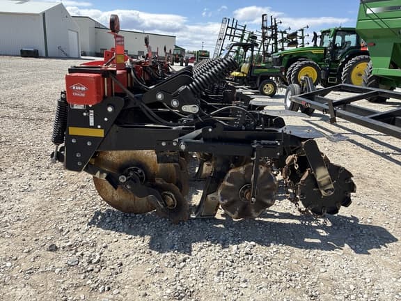Image of Kuhn Krause Gladiator 1205M-830R equipment image 3