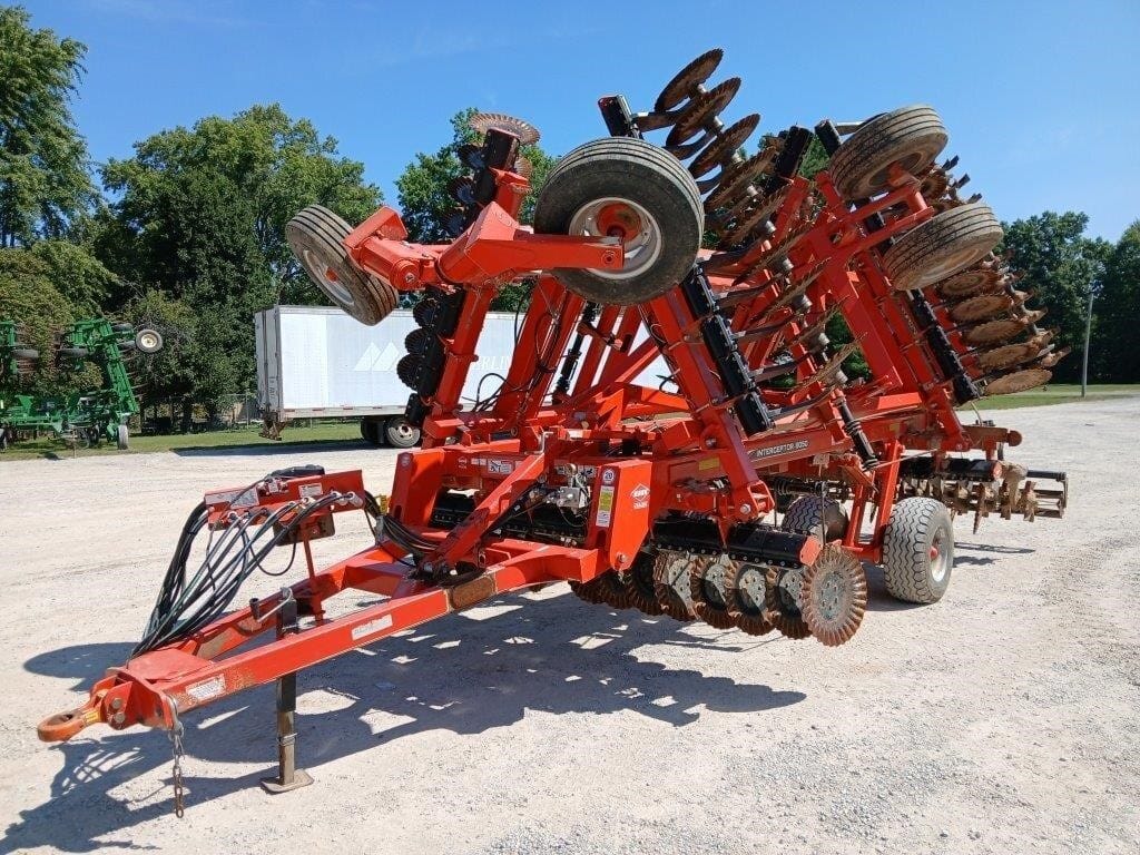 2019 Kuhn Krause Interceptor 8050 Equipment Image0
