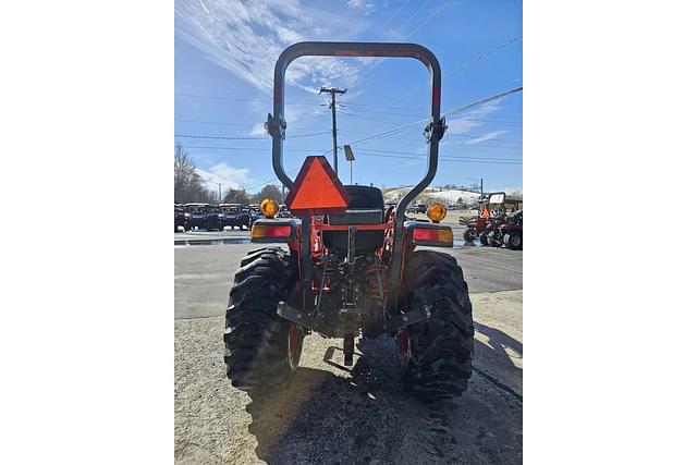 Image of Kubota L3901 equipment image 4