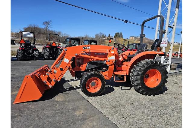 Image of Kubota L3901 equipment image 1