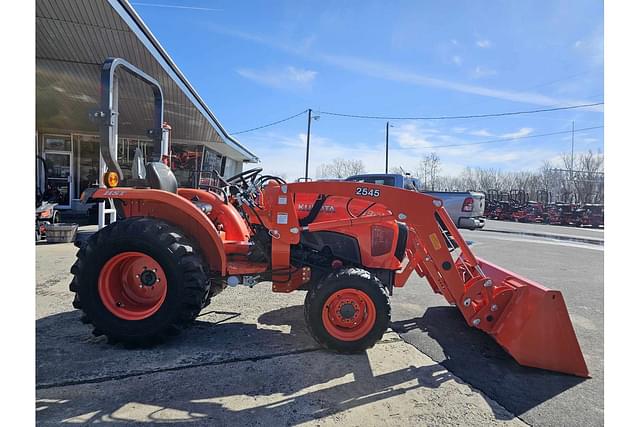 Image of Kubota L3901 equipment image 3