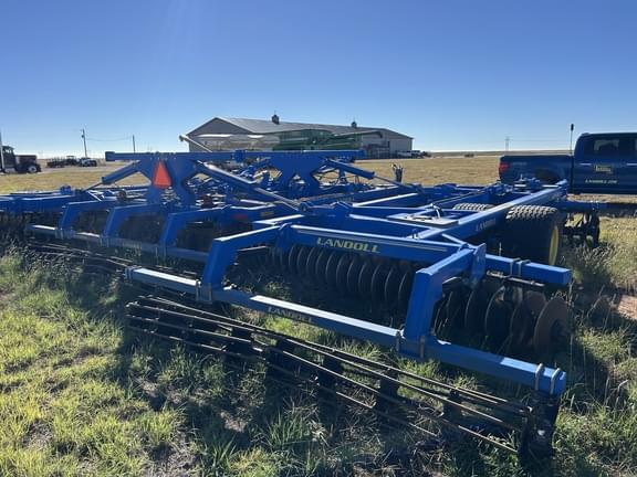 Image of Landoll 7530 equipment image 4