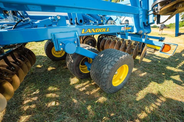 Image of Landoll 7530 equipment image 2