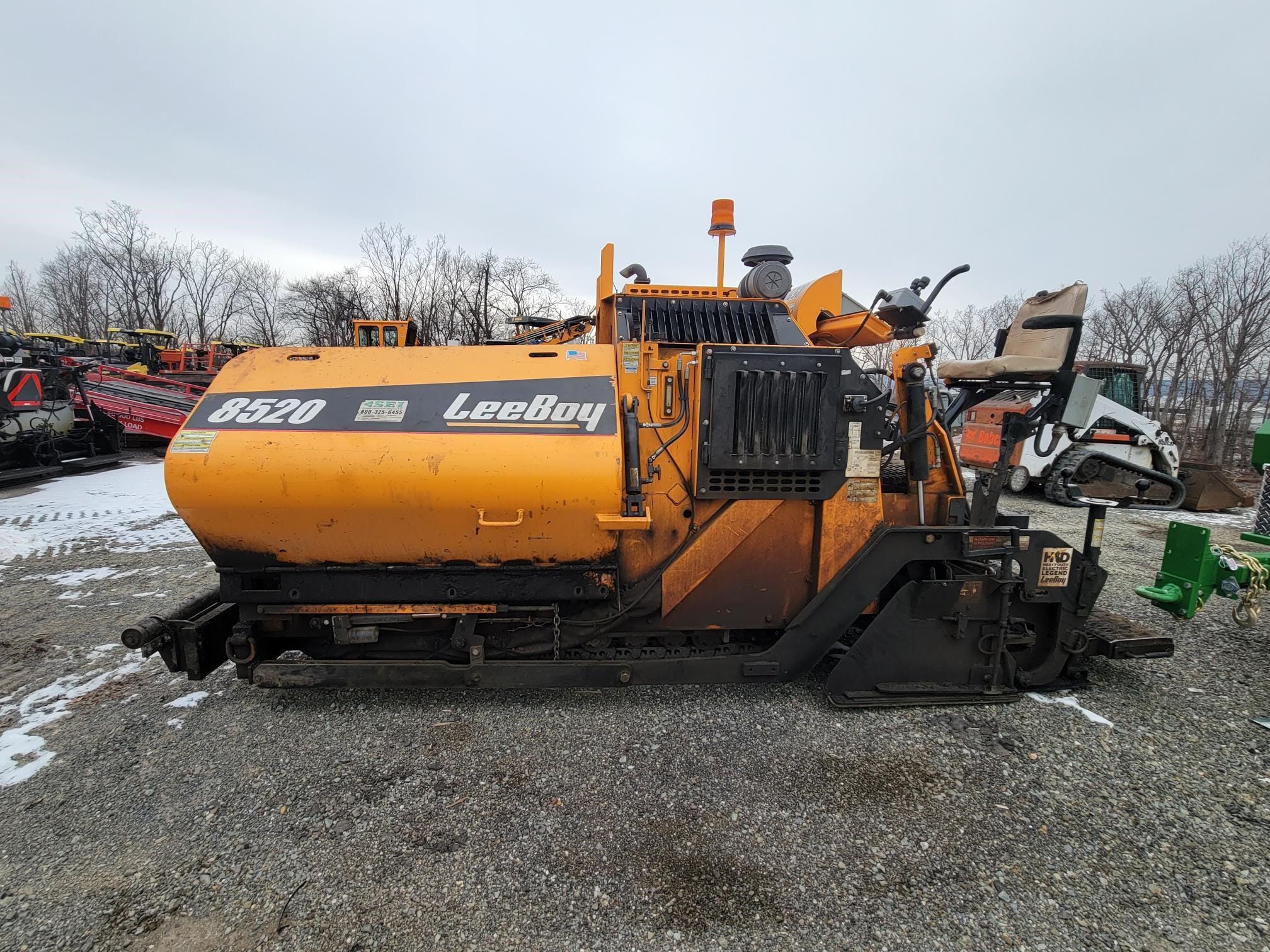 2019 LeeBoy 8520 Equipment Image0