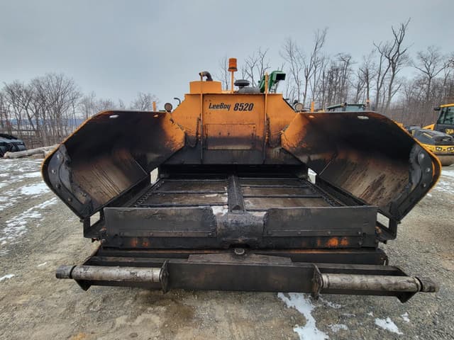 Image of LeeBoy 8520 equipment image 1