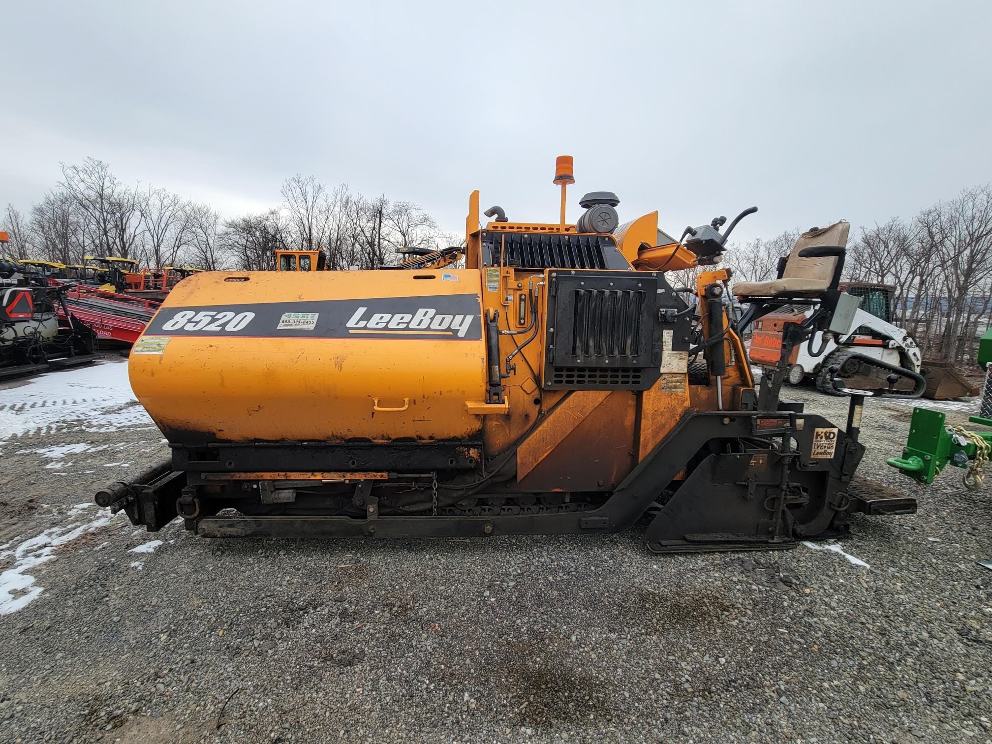 2019 LeeBoy 8520 Equipment Image0