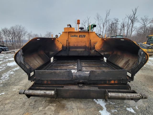 Image of LeeBoy 8520 equipment image 1