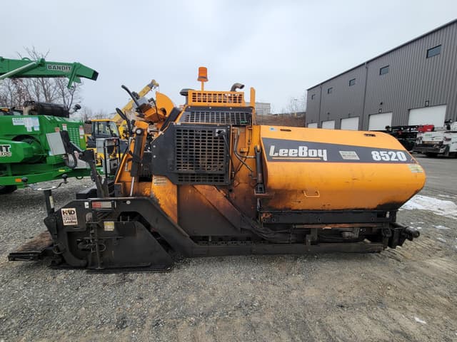 Image of LeeBoy 8520 equipment image 2