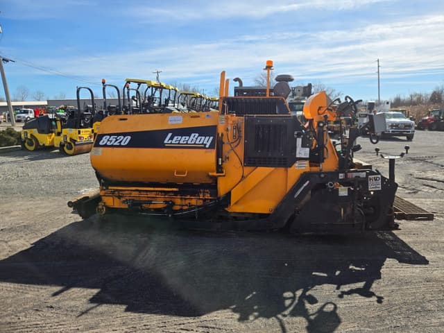 Image of LeeBoy 8520 equipment image 1