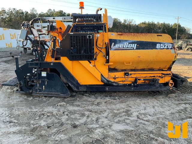 Image of LeeBoy 8520 equipment image 3