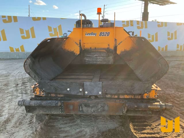 Image of LeeBoy 8520 equipment image 1