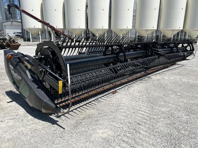 Image of MacDon FD130 equipment image 2