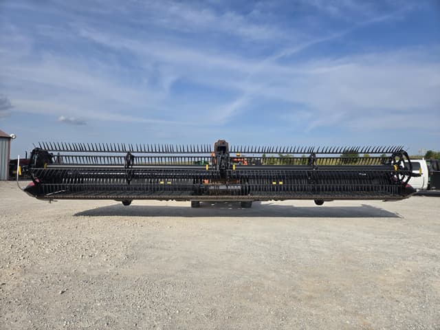 Image of MacDon FD135 equipment image 4