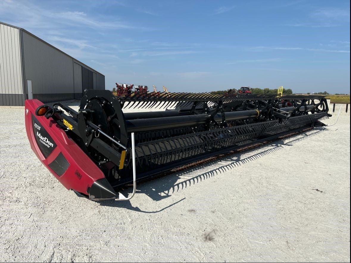 2019 MacDon FD135 Equipment Image0