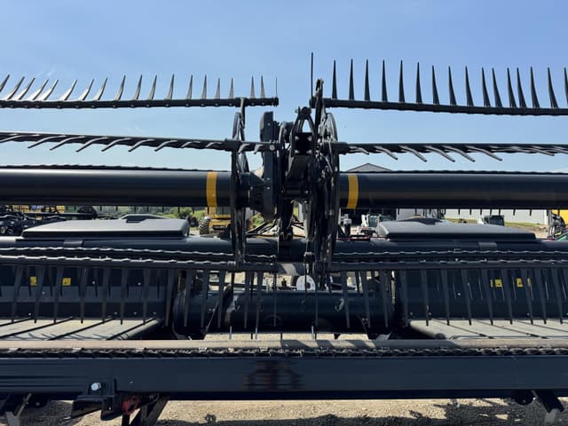 Image of MacDon FD135 equipment image 2