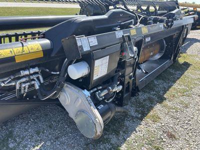 Image of MacDon FD135 equipment image 3