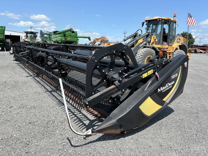 2019 MacDon FD135 Equipment Image0