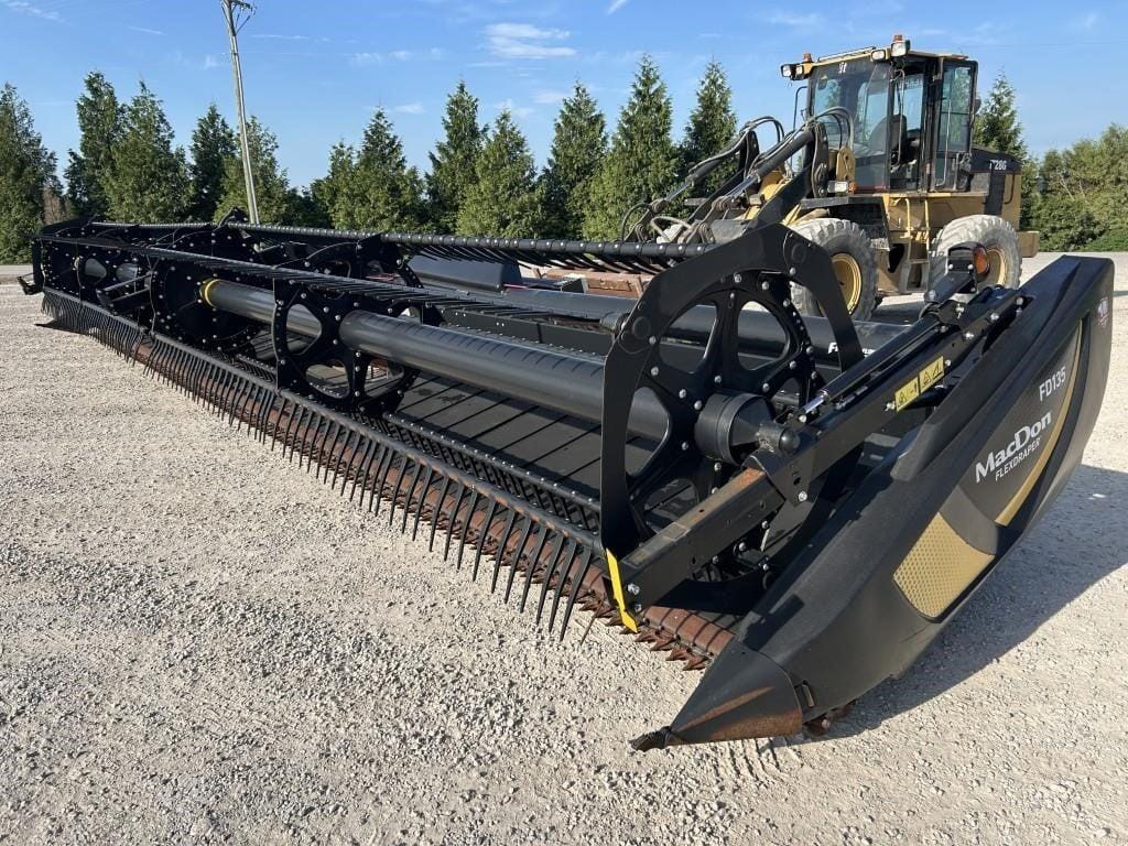 2019 MacDon FD135 Equipment Image0