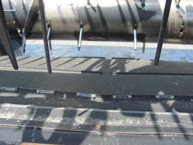 Image of MacDon FD135 equipment image 4