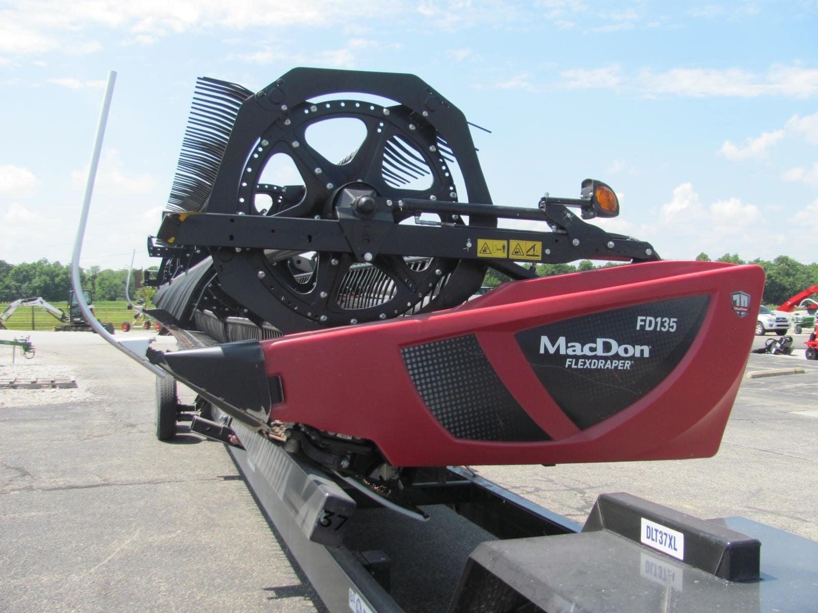 2019 MacDon FD135 Equipment Image0