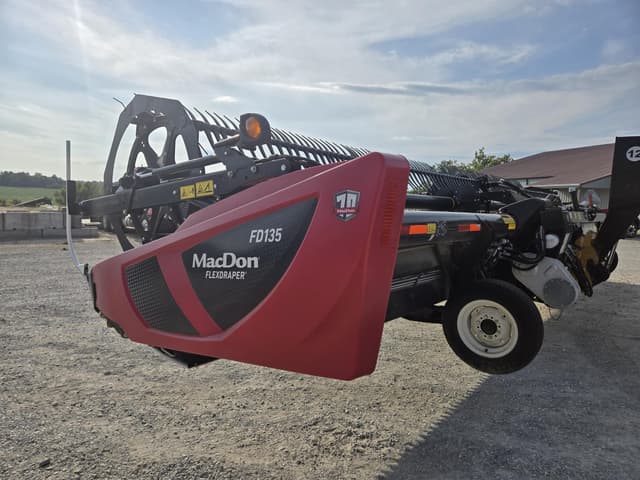 Image of MacDon FD135 equipment image 3