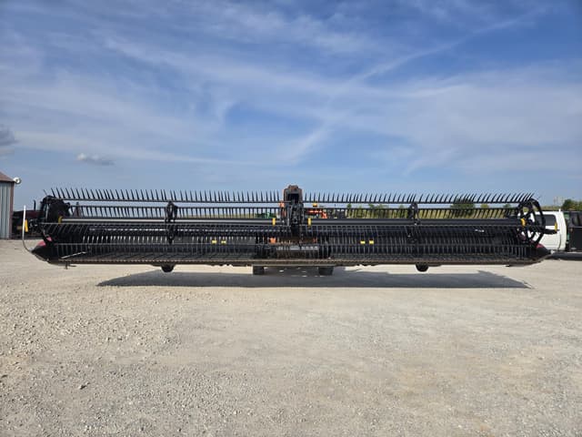 Image of MacDon FD135 equipment image 4