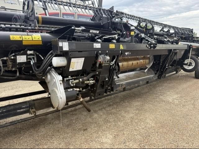 Image of MacDon FD140 equipment image 4