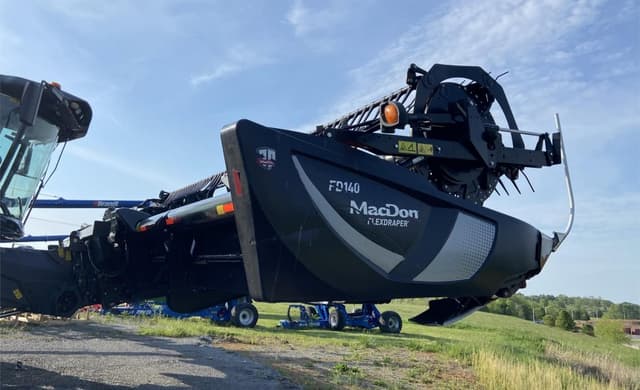 Image of MacDon FD140 equipment image 4