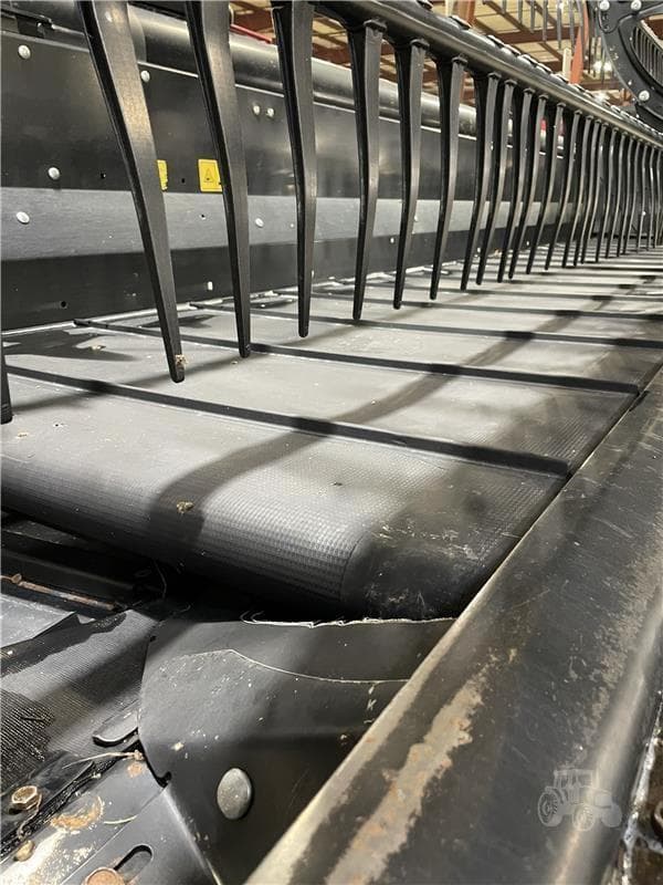 Image of MacDon FD140 equipment image 4