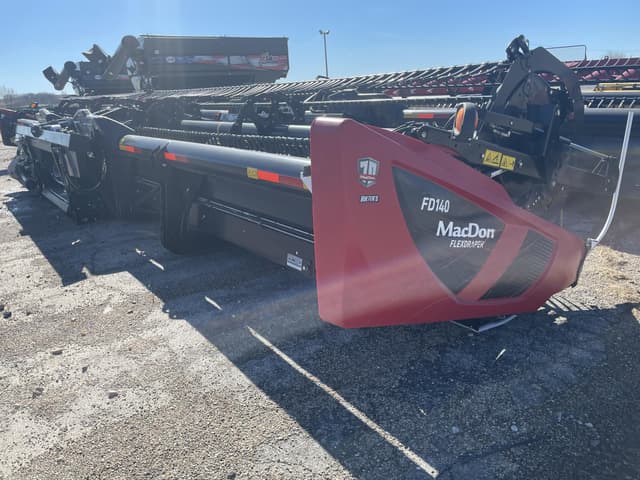 Image of MacDon FD140 equipment image 3