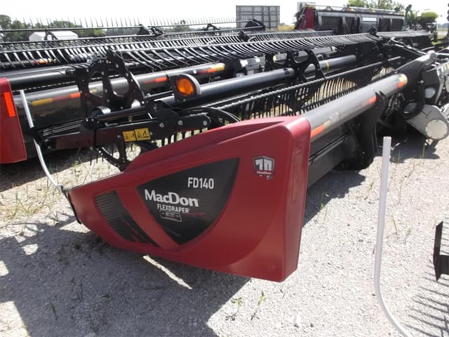 Image of MacDon FD140 equipment image 2