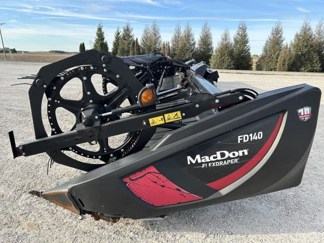 Image of MacDon FD140 equipment image 4