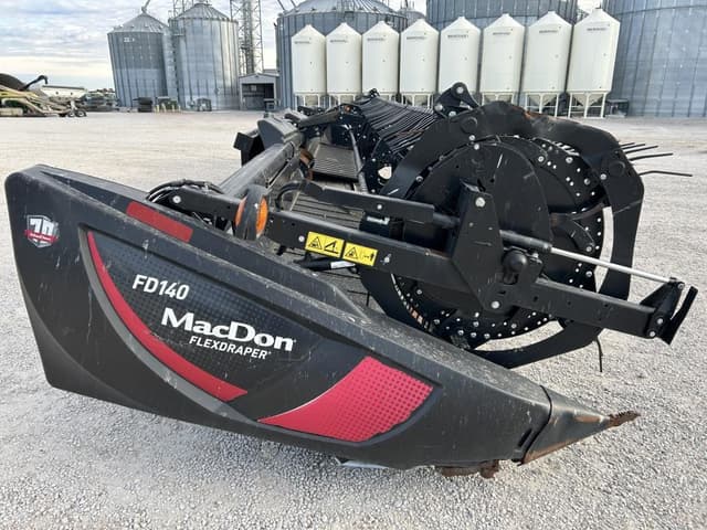 Image of MacDon FD140 equipment image 3