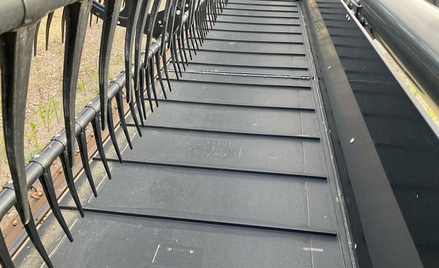 Image of MacDon FD140 equipment image 4