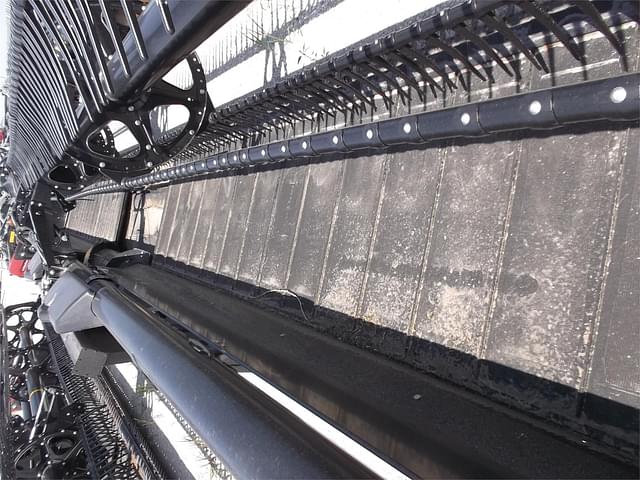 Image of MacDon FD140 equipment image 4