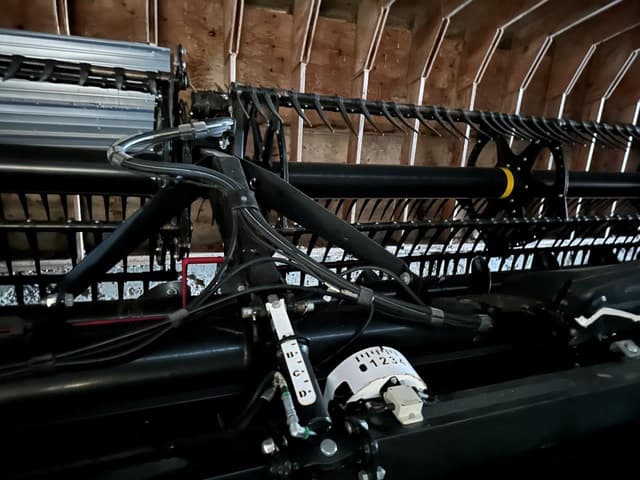 Image of MacDon FD140 equipment image 4