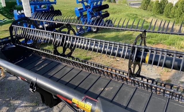 Image of MacDon FD140 equipment image 1