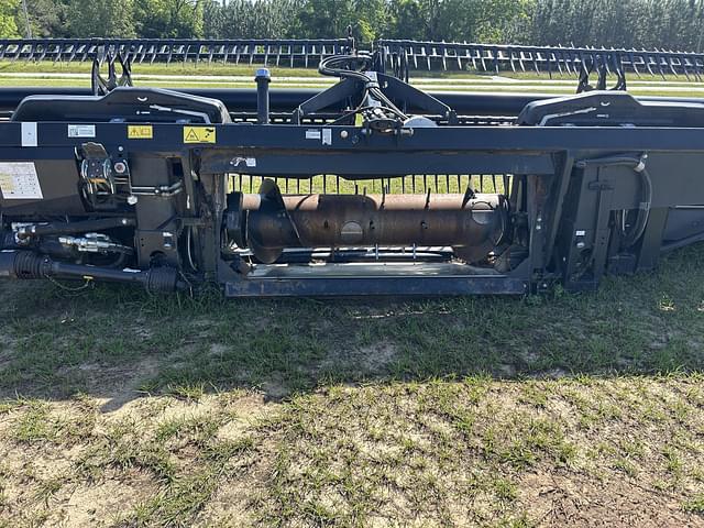 Image of MacDon FD140 equipment image 4