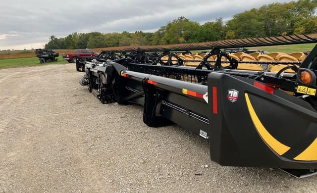 Image of MacDon FD145 equipment image 2