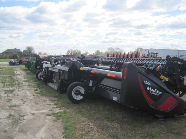 Image of MacDon FD135 equipment image 3