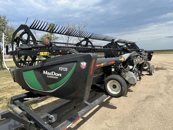 2019 MacDon FD135 Equipment Image0