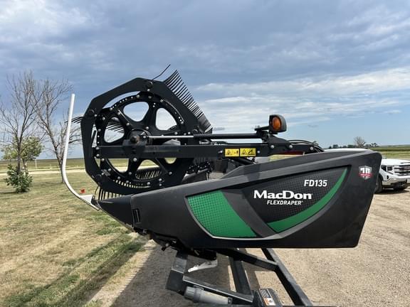 Image of MacDon FD135 equipment image 3