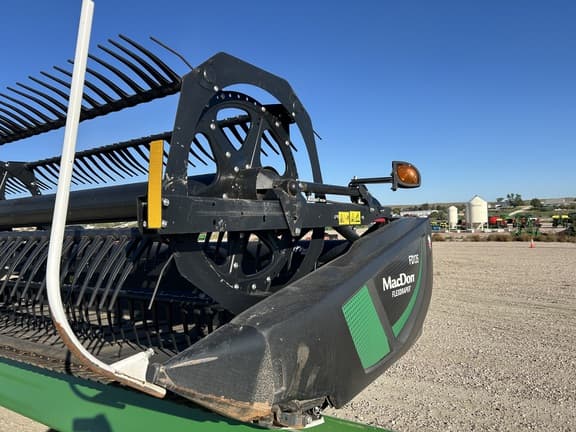 Image of MacDon FD135 equipment image 3