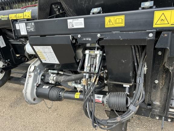 Image of MacDon FD135 equipment image 4