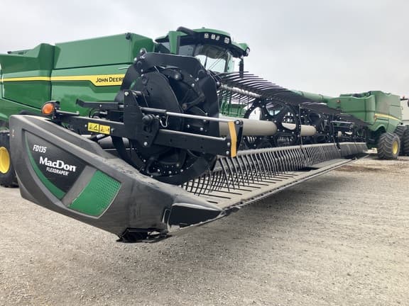 Image of MacDon FD135 equipment image 3