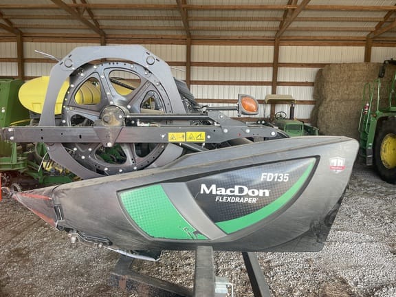 2019 MacDon FD135 Equipment Image0