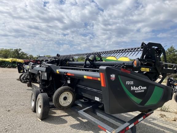 Image of MacDon FD135 equipment image 3